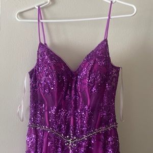 I am selling this beautiful dress only used once and very comfortable.